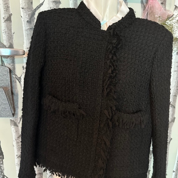 BLACK CHANEL JACKET - Picture 10 of 10